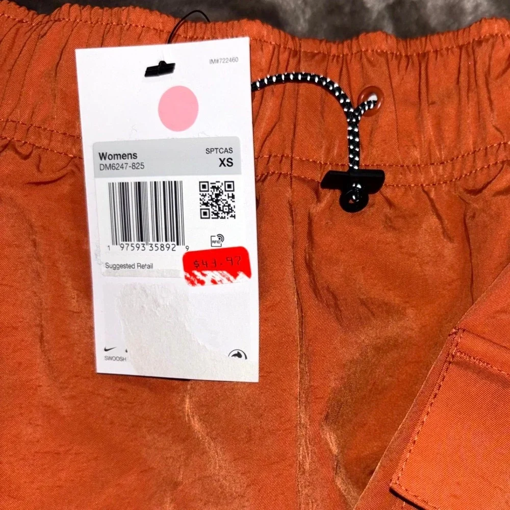 Nike Woven Cargo Shorts Women XS Orange Loose Fit High Rise Elastic Waist Swoosh